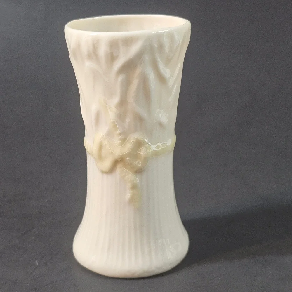 Belleek Ireland Typha Ribbon Spill Vase Porcelain Ivory‎ Textured Bow 3.75